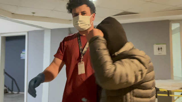 Otoparkın tuvaletine girenler korkunç manzarayla karşılaştı Otoparkın tuvaletine girenler korkunç manzarayla karşılaştı