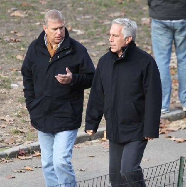 Prensi boşuna almamışlar! Dosyadan çıkan fotoğraf infial yarattı