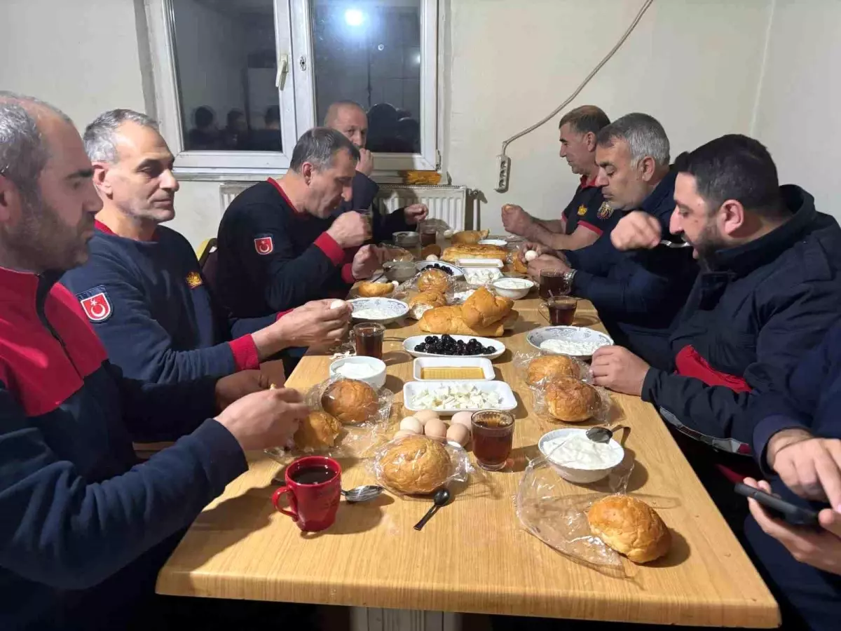 Sahur sofrasında ihbar geldi, itfaiye göreve koştu