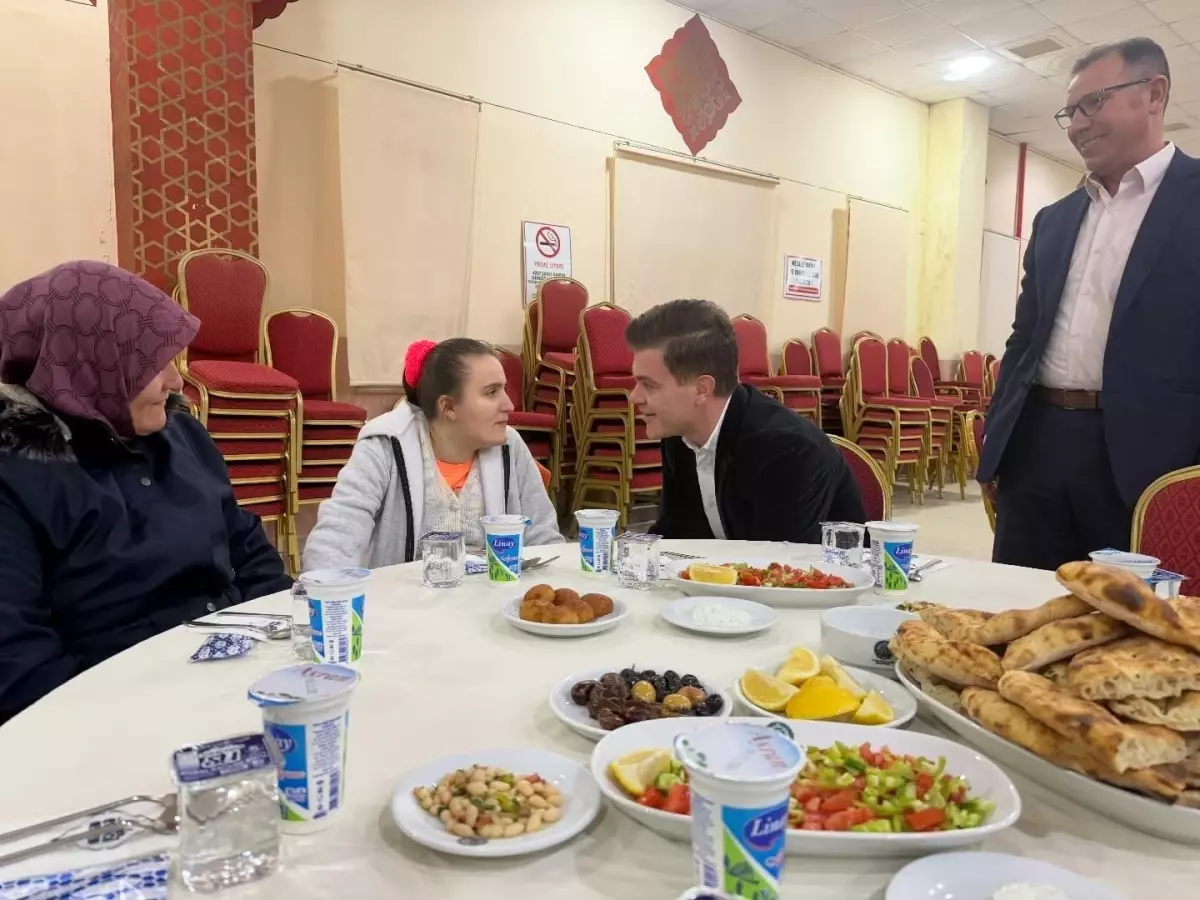 Simav Kaymakamı Karaloğlu, şehit yakınları ve gazilerle iftarda buluştu