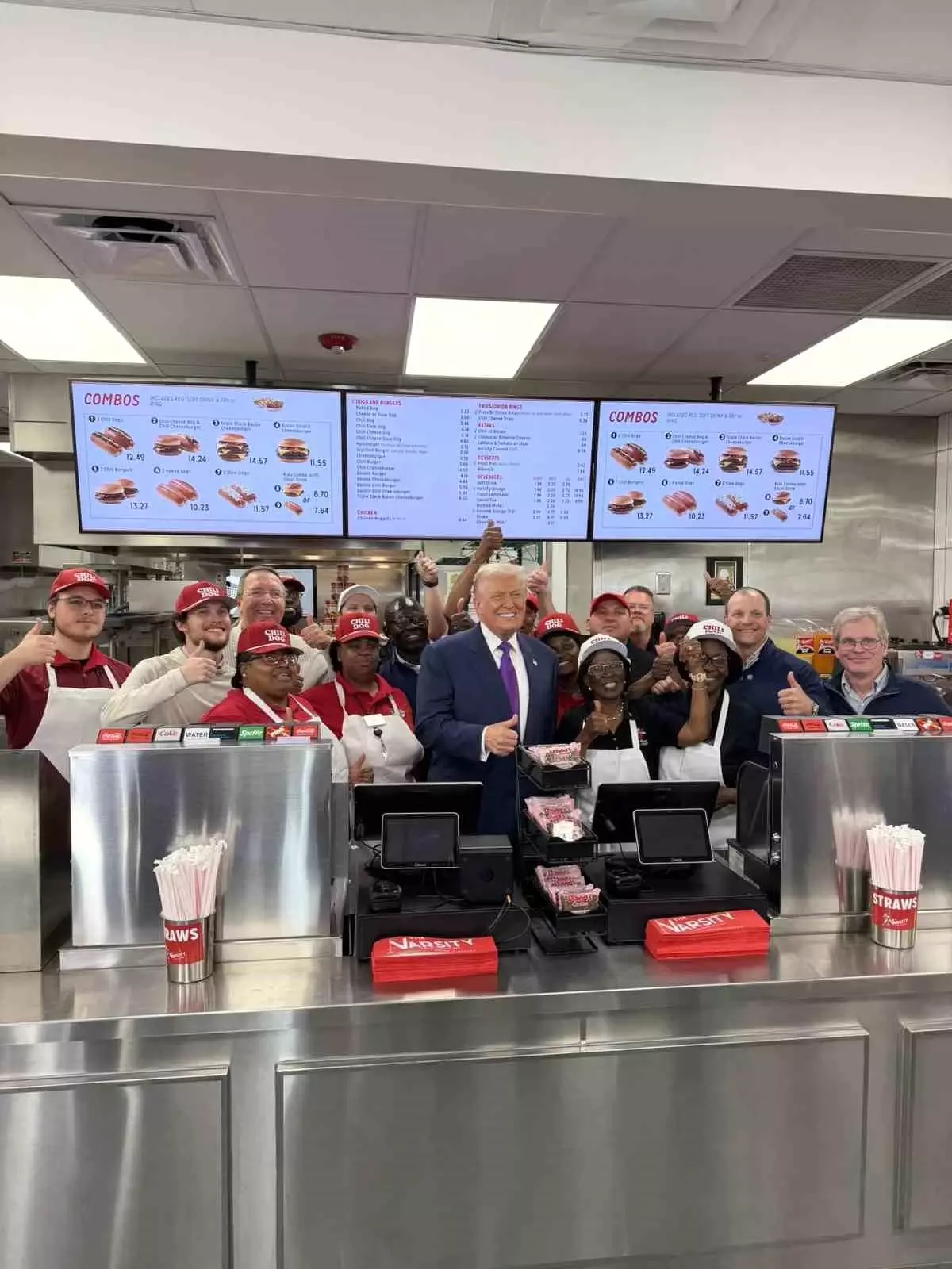 Trump, Georgia\'da Fast Food Restoranını Ziyaret Etti