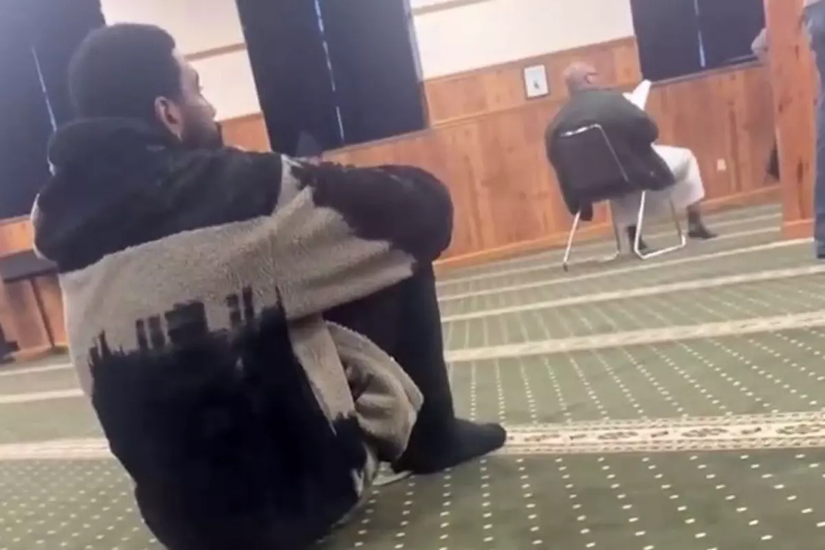 Ünlü NBA yıldızı camide ibadet ederken görüntülendi