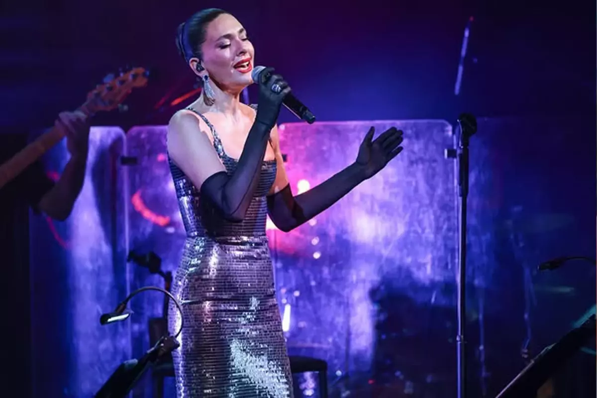 Yıllar sonra sahneye dönen Bergüzar Korel\'den duygusal itiraf