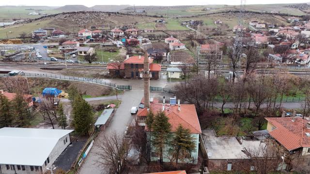 50 metre mesafedeki camiye gitmek için 5 kilometre yol yürüyorlar 50 metre mesafedeki camiye gitmek için 5 kilometre yol yürüyorlar