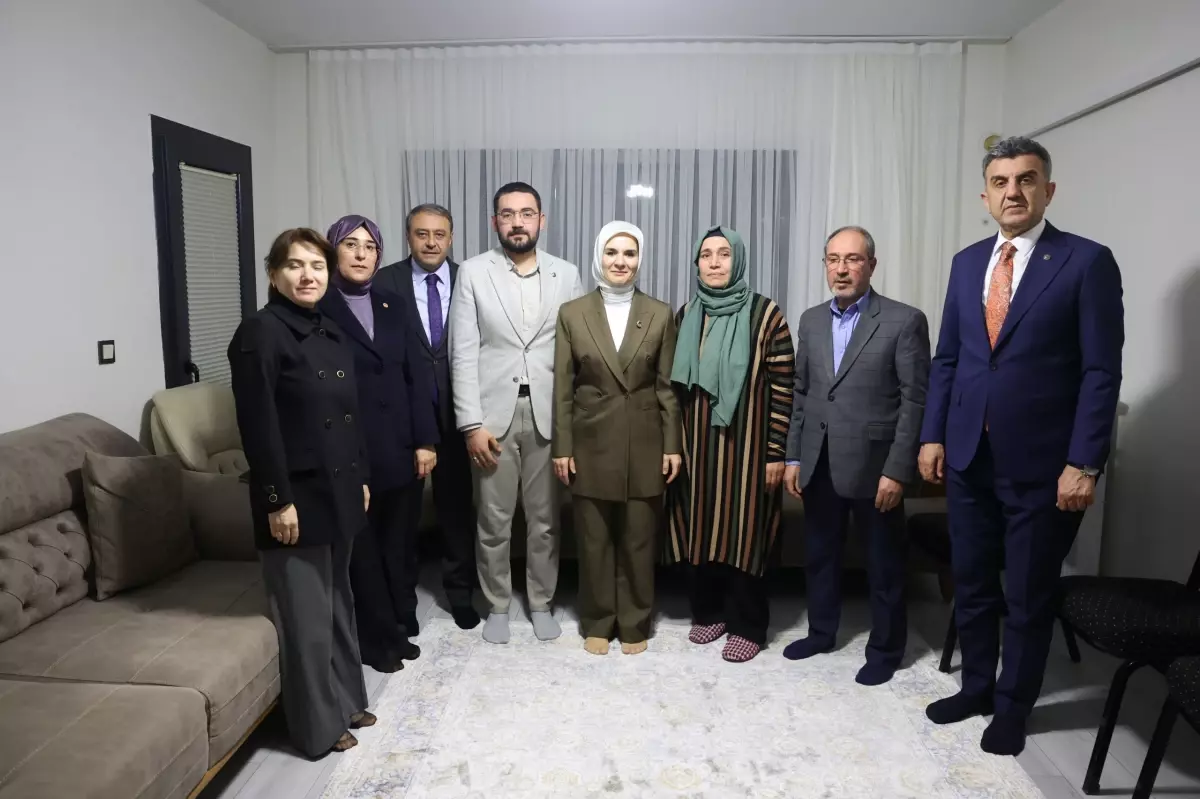 Bakan Göktaş, Depremzedeyi Ziyaret Etti