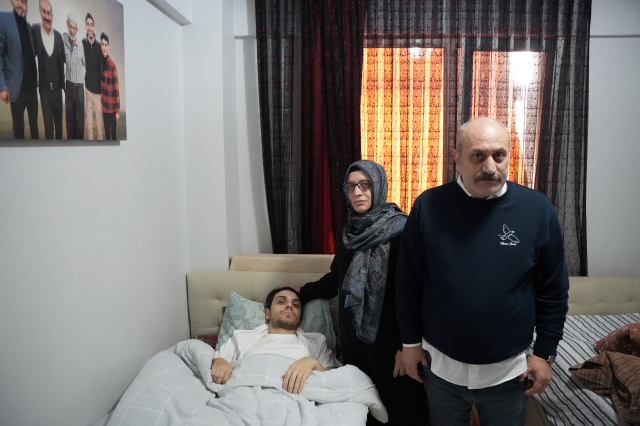 Darbedilen çocuğu kurtarmak isterken 6 yerinden bıçaklandı! Dehşet bitmedi Darbedilen çocuğu kurtarmak isterken 6 yerinden bıçaklandı! Dehşet bitmedi