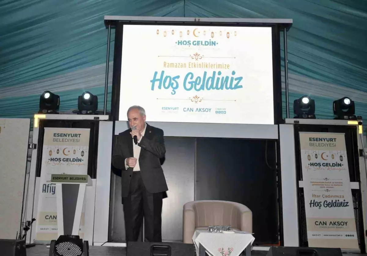 Esenyurt Belediyesi\'nin Ramazan etkinliklerinde Nurullah Genç Esenyurtlularla buluştu