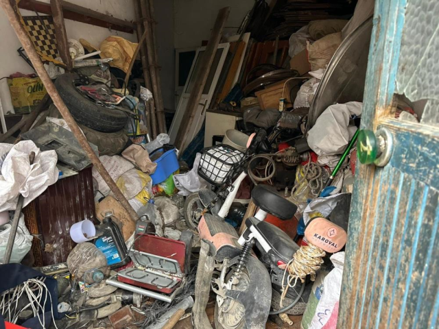 Evinden 20 kamyon çöp çıkmıştı! Acı son çatıda geldi