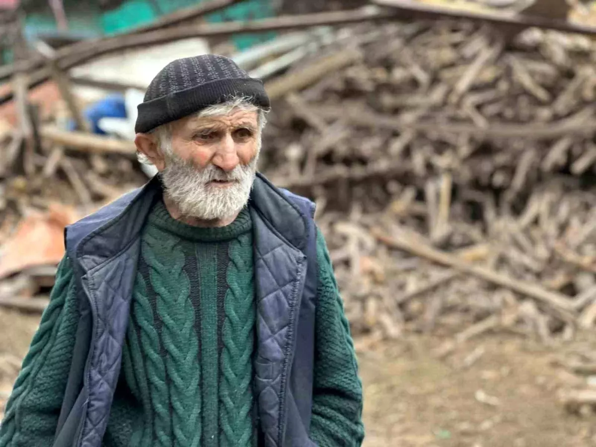 Evinden 20 kamyon çöp çıkmıştı! Ölüm çatıda yakaladı