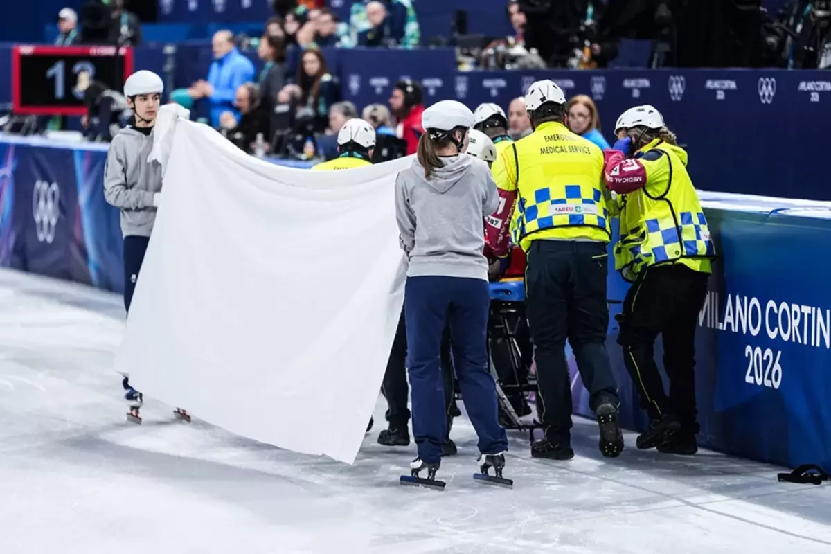 Kış Olimpiyatları\'nda korku dolu anlar! Paten bıçağı yüzünü kesti, az kalsın kör kalacaktı