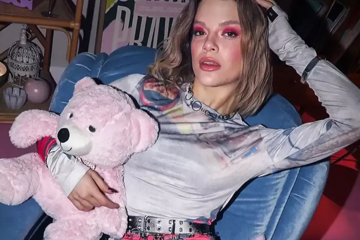 Manifest kızlarından Esin Bahat psikolojik destek aldığını açıkladı