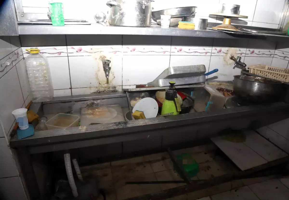 Mersin\'de hijyen kurallarına uymayan fırına 6 bin 400 lira ceza