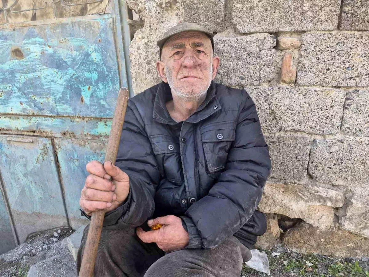 Metruk evde yalnız yaşayan yaşlı adam yaşam mücadelesi veriyor