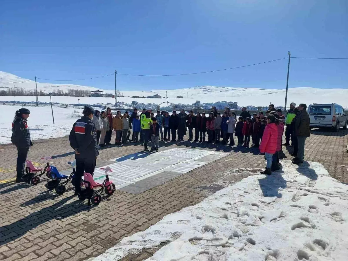 Muş\'ta Öğrencilere Trafik Eğitimi