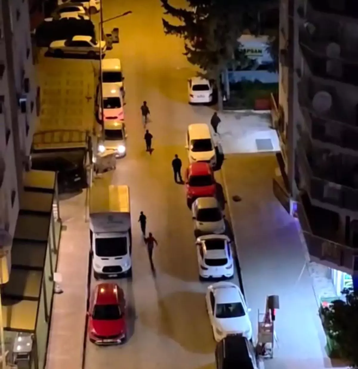 Adana\'da Gençlerden Otobüse Turunç Saldırısı