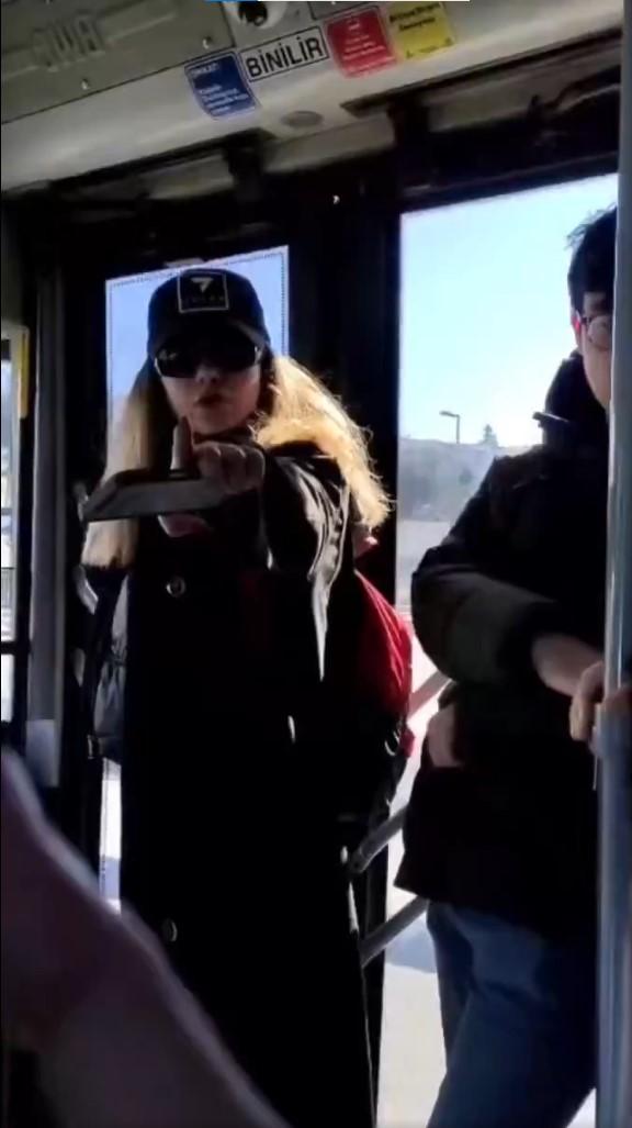 'Savcıyım' deyip tehditler savuran kadın böyle gözaltına alındı 'Savcıyım' deyip tehditler savuran kadın böyle gözaltına alındı