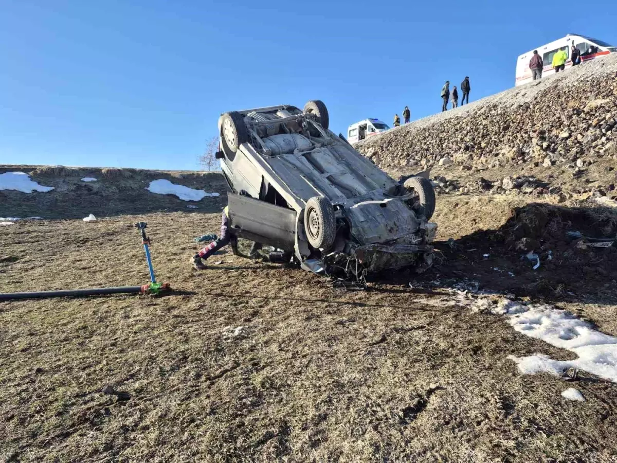 Erciş\'te Trafik Kazası: 3 Yaralı