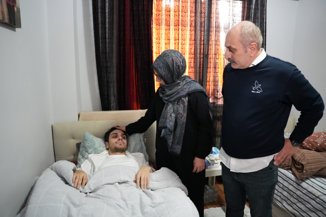 Bağcılar'da bıçaklanan gencin ailesini tehdit ettiği öne sürülen 3 zanlı tutuklandı