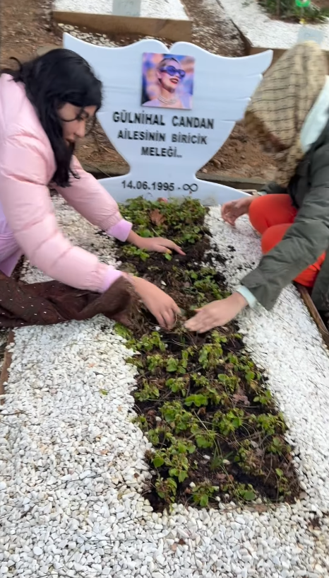 Bahar Candan, Ablası İçin İstanbul Boğazı'nda Anma Düzenledi