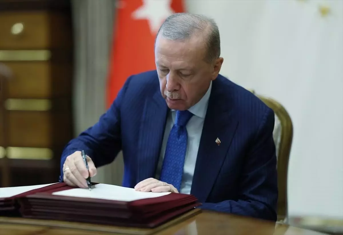 Cumhurbaşkanı Erdoğan\'ın masasındaki son anket! Yardımcısı rakam verdi