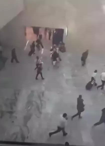 Gazeteci Cüneyt Özdemir, kartel liderinin öldürülmesinin ardından çatışmaların yaşandığı Meksika'da mahsur kaldı