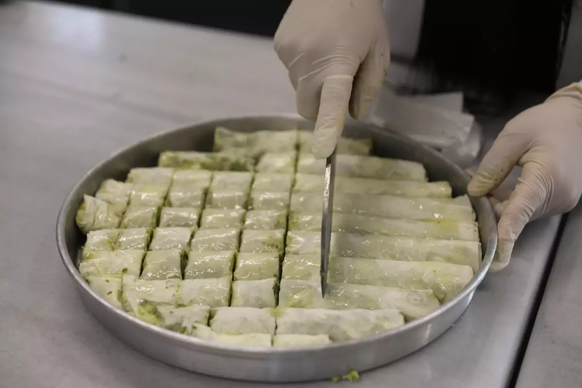 Gaziantep\'te Kadınlardan Halk Baklavası