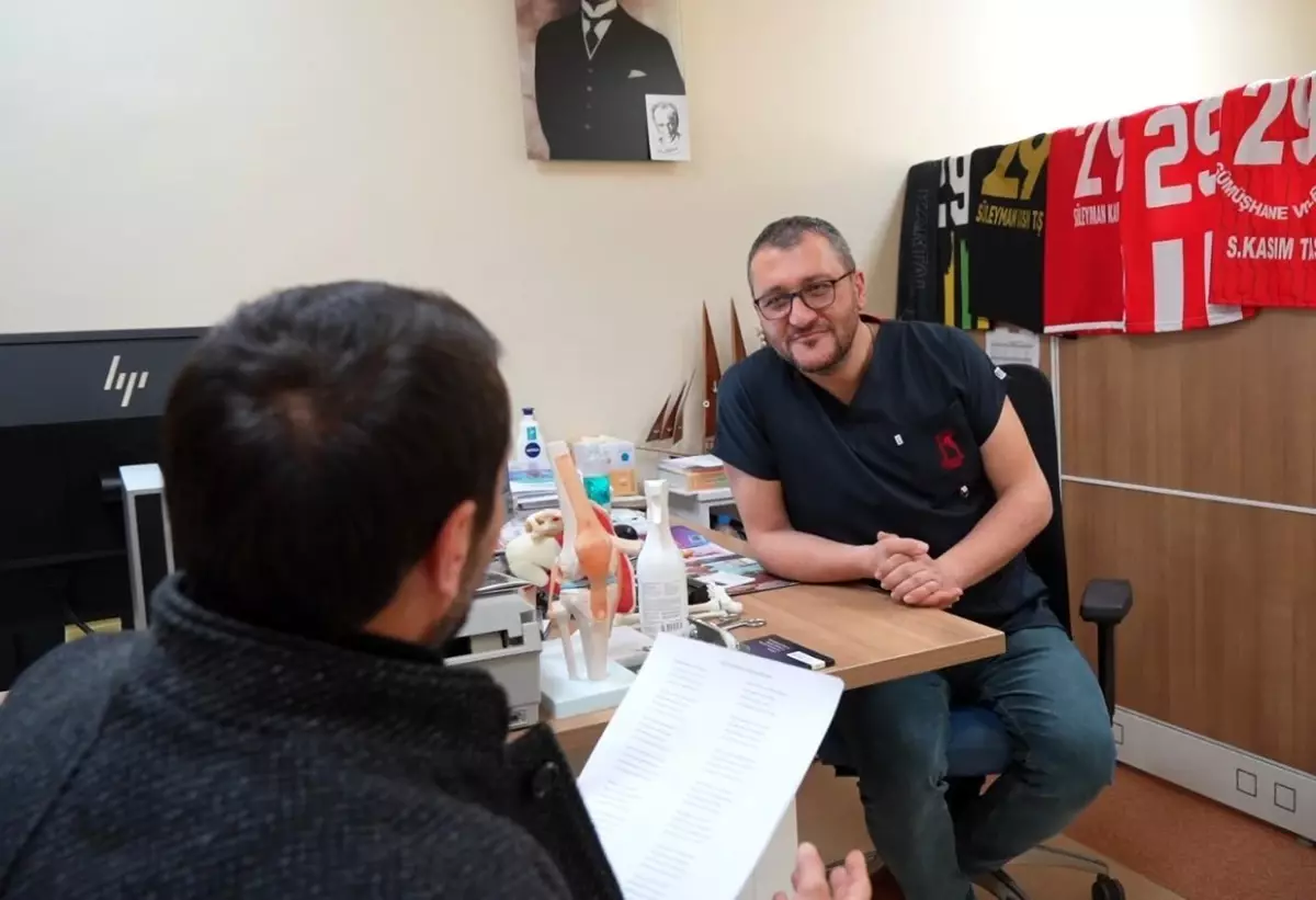 Randevu bulamayınca doktora taşlama şiir yazdı