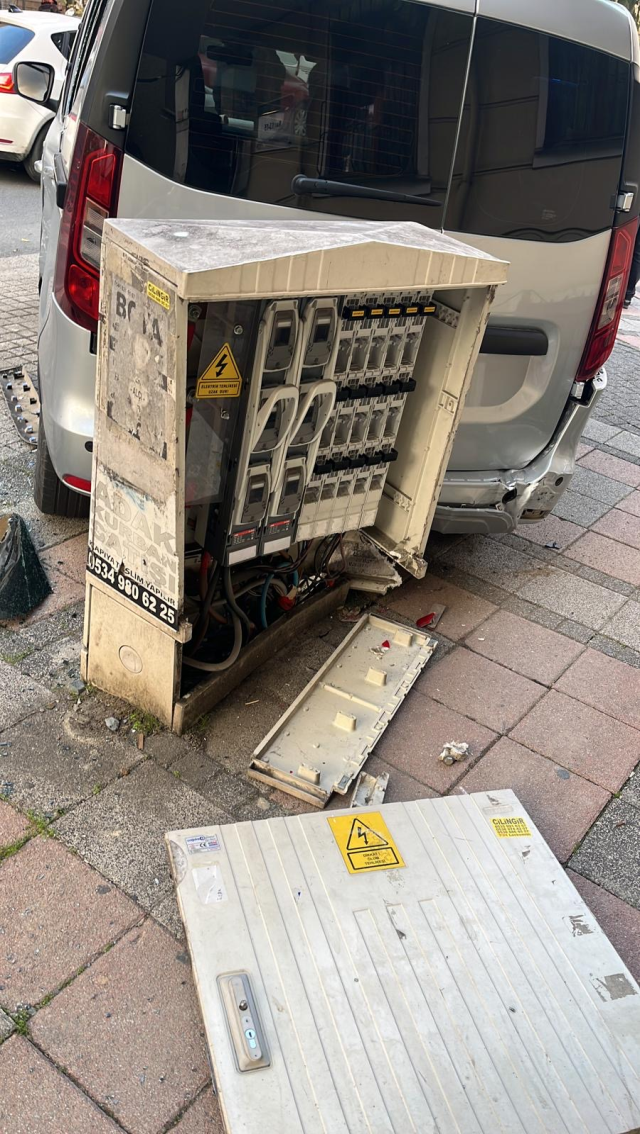 Kendi kullandığı aracın altında kaldı: Türk sineması gibi