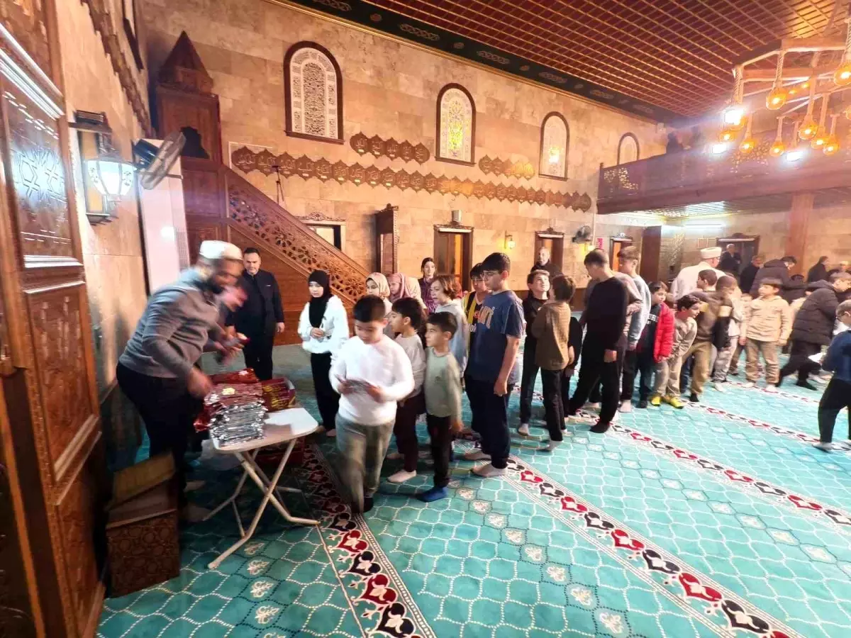 Cami Etkinliği: Müftü Kabukçu\'dan Çocuklara Hediye