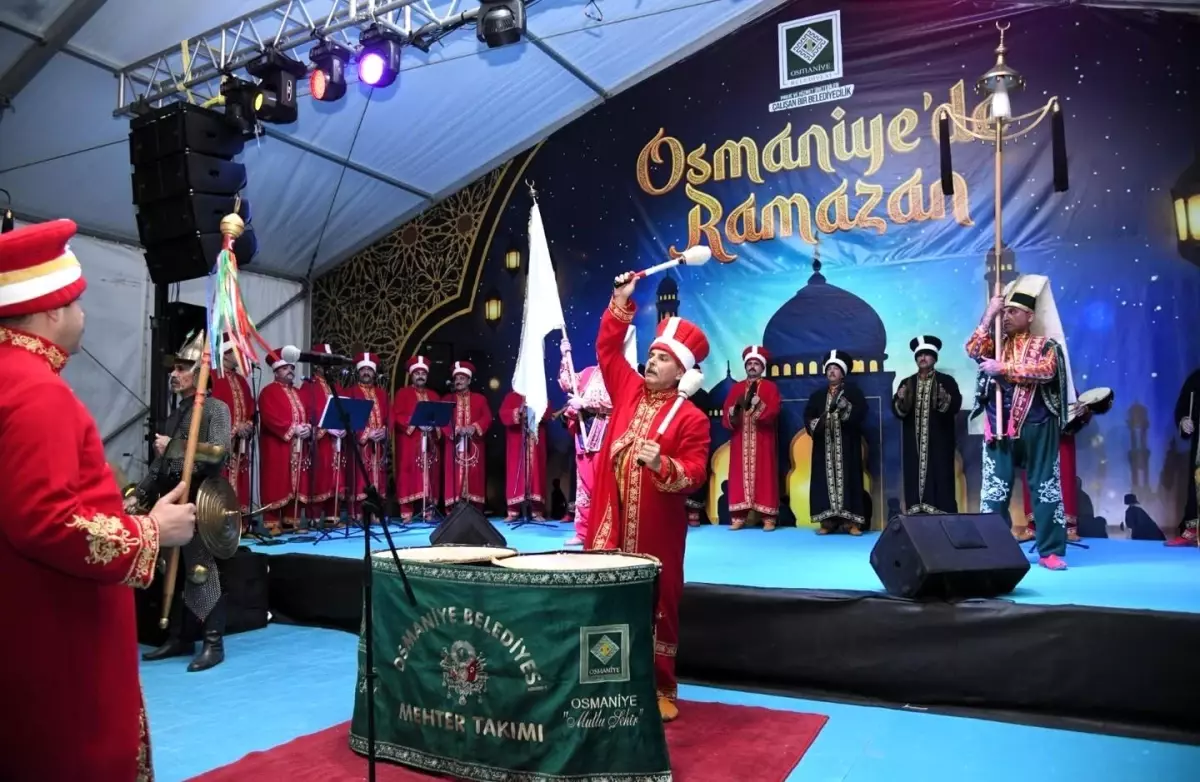 "Mehterin nefesi, Ramazan\'ın sesi" Osmaniye\'de sokakları şenlendirdi