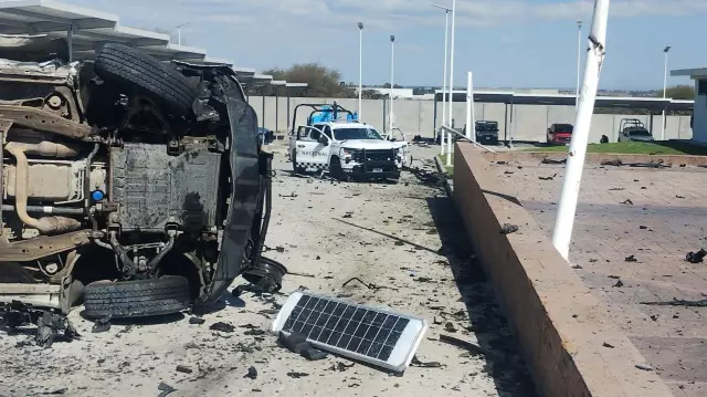 Meksika'da kartel lideri öldürülünce çatışmalar çıktı! ABD'li turistler havalimanında rehin alındı Meksika'da kartel lideri öldürülünce çatışmalar çıktı! ABD'li turistler havalimanında rehin alındı