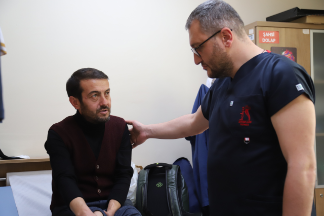 Randevu bulamayınca doktora taşlama şiir yazdı Randevu bulamayınca doktora taşlama şiir yazdı