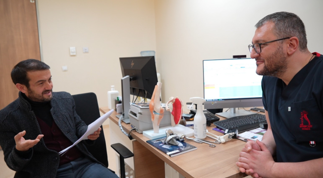 Randevu bulamayınca doktora taşlama şiir yazdı Randevu bulamayınca doktora taşlama şiir yazdı