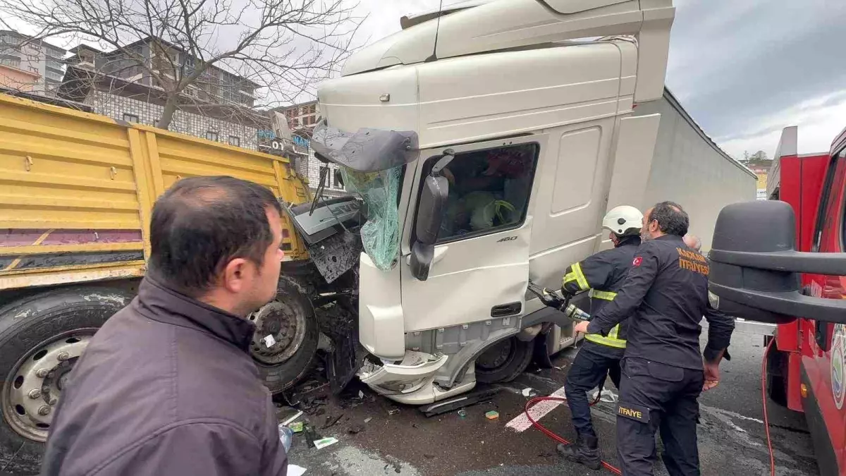 Rize\'de Tır Kazası: 4 Yaralı