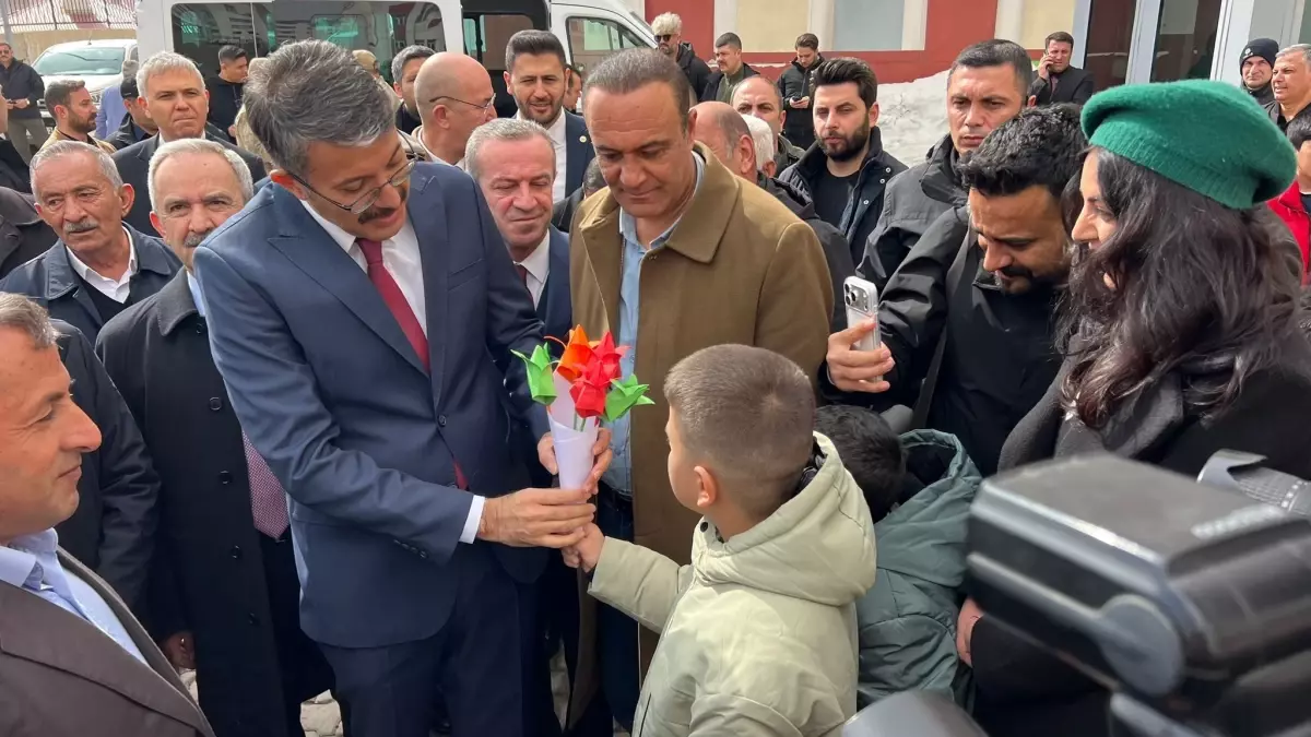 Bakan yardımcılığına atanan Vali Ali Çelik\'ten Hakkari\'ye hüzünlü ve gururlu veda