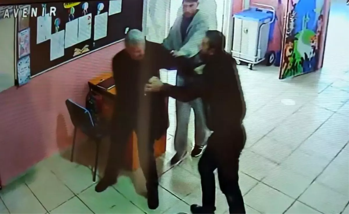 Ahlat\'ta okul müdürlerine saldırı görüntüleri ortaya çıktı
