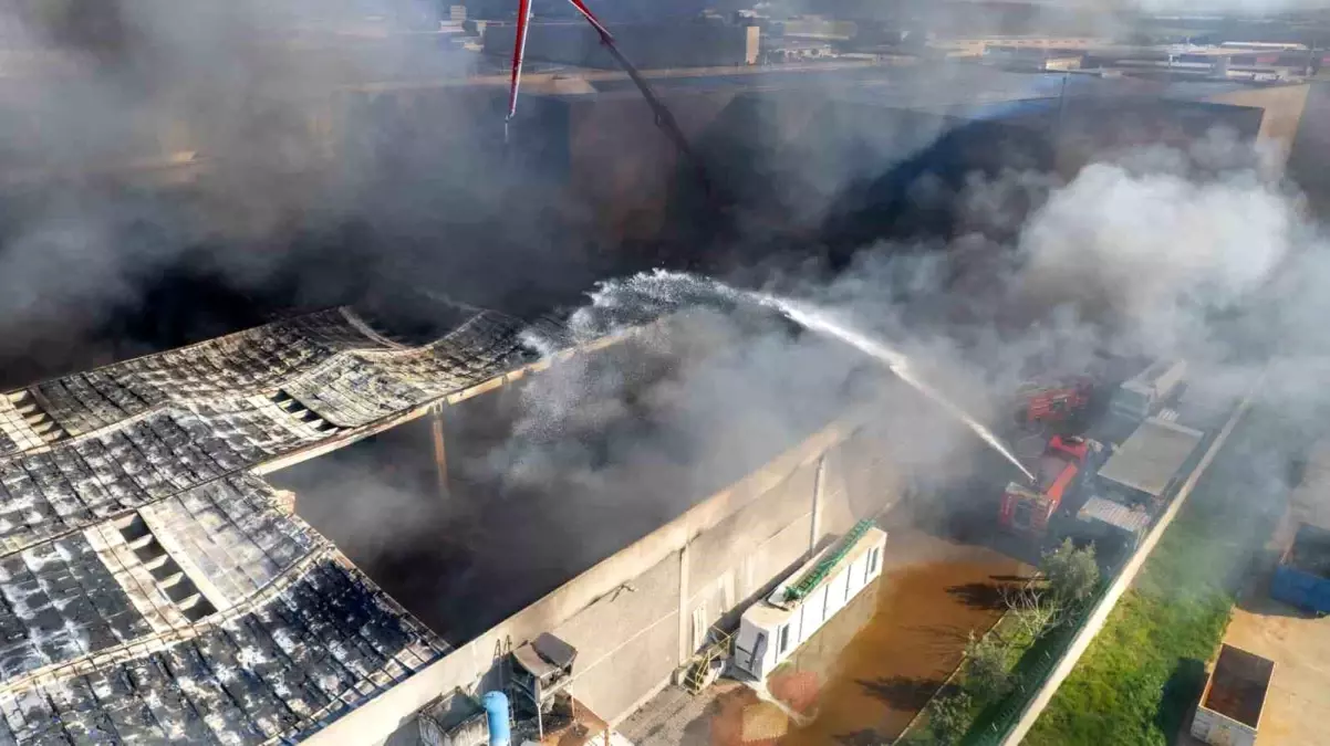 Akhisar\'daki fabrika yangını kontrol altına alındı