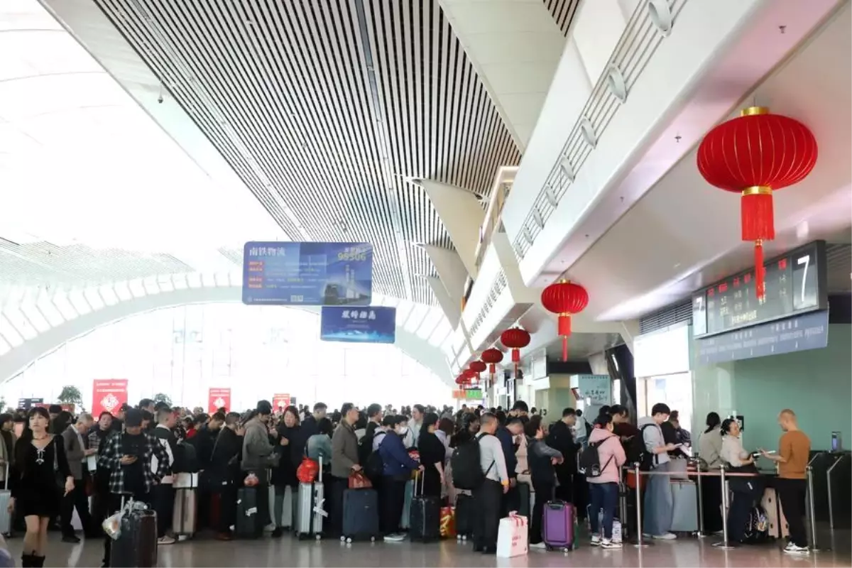 Çin\'de Bayram Seyahatinde Rekor