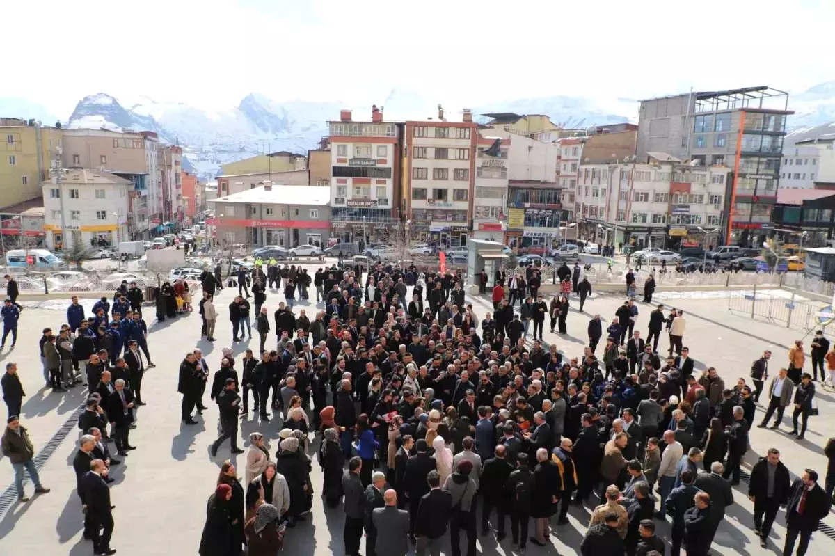 Bakan Yardımcısı Çelik Hakkari\'den ayrıldı