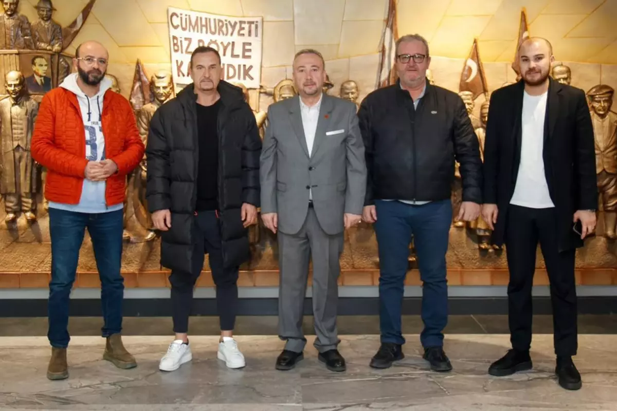 Başkan ve teknik adamın yumruk yumruğa kavgasına rağmen kazanmaya devam ediyorlar