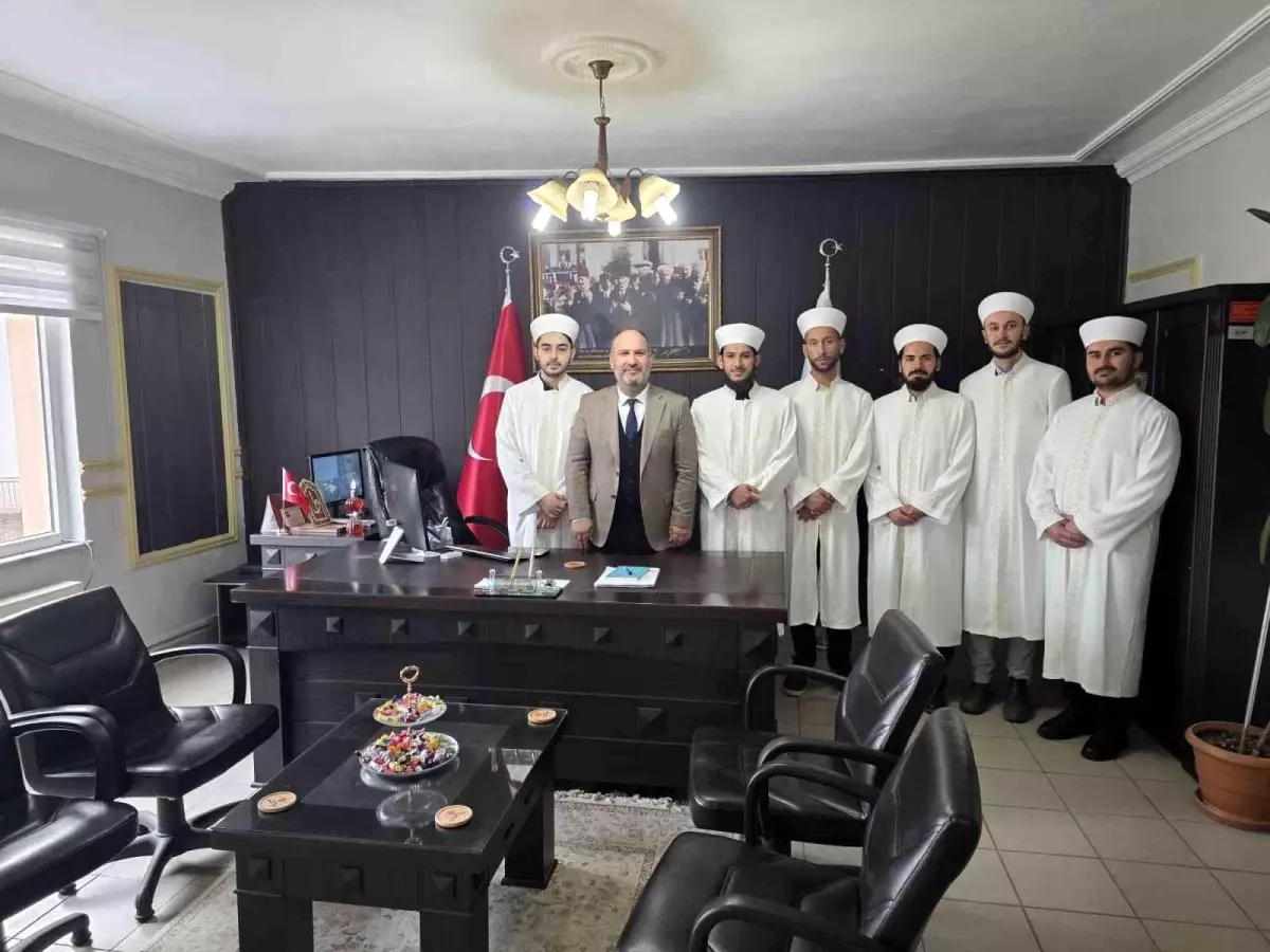 Yeni Din Görevlilerine Cübbe Giydirildi