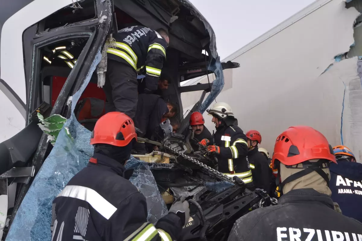 Erzurum\'da Zincirleme Kaza: 20 Yaralı