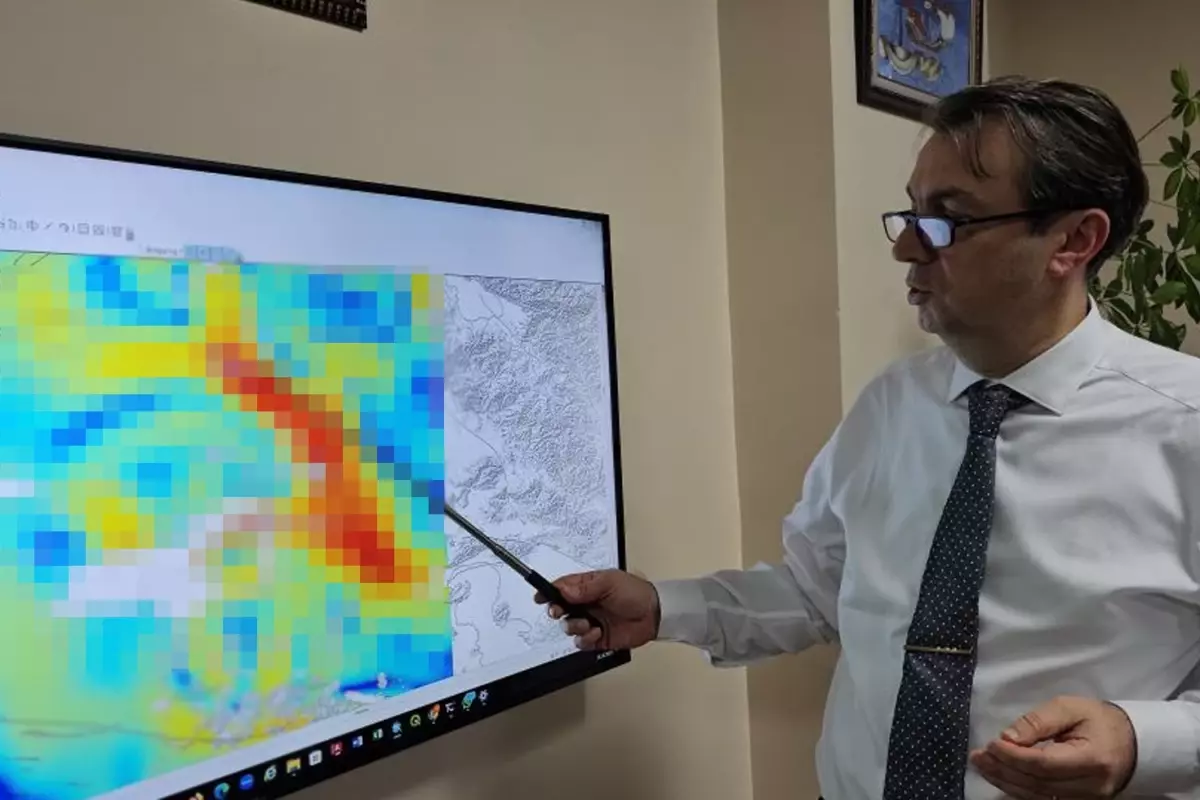 Harita üzerinden uyardı: 250 km\'lik fayda hareketlilik var, 6 Şubat depremi gibi olabilir
