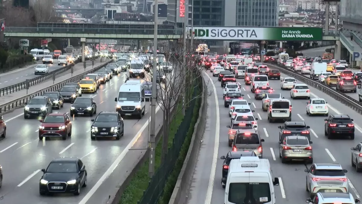 İstanbul\'da Trafik Yoğunluğu Yüzde 63