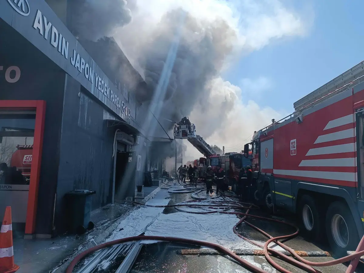 Buca\'da Yedek Parça Dükkanında Yangın