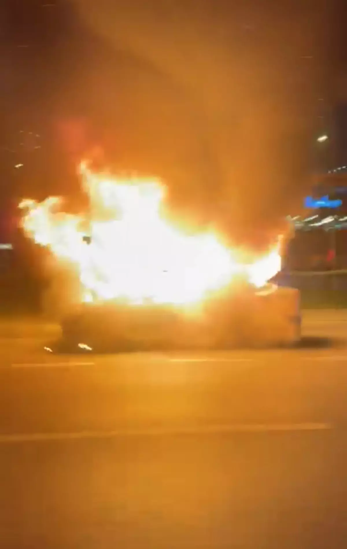 Kartal\'da Seyir Halindeki Araç Yangını