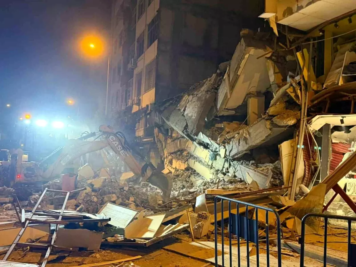 Kontrollü yıkımda çöken binada canlı izine rastlanmadı