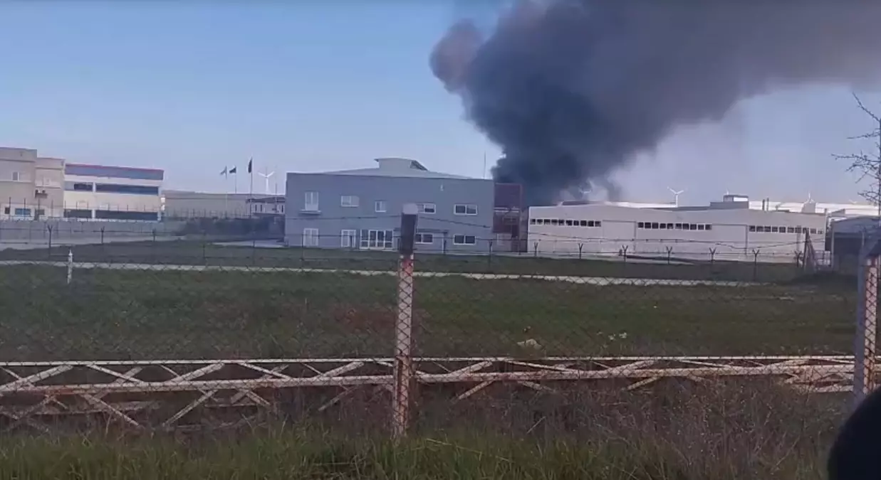 Akhisar\'da Oyuncak Fabrikasında Yangın