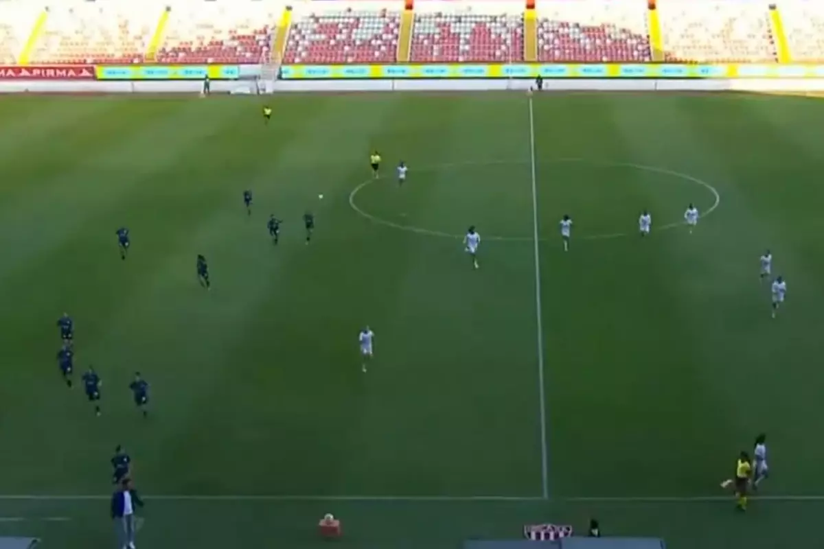 Normal bir şekilde maç yaparken gelen haberle içeri koştular