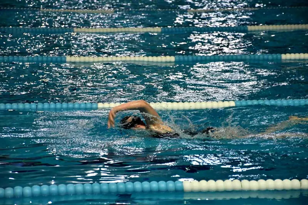 Afyonkarahisar\'da Yüzme Müsabakaları Coşkuyla Tamamlandı